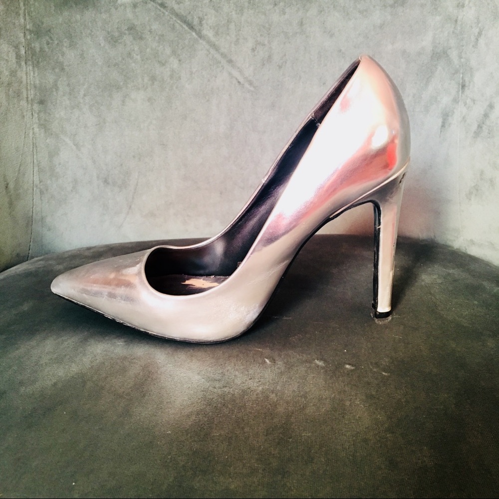 Silver pointed toe pump